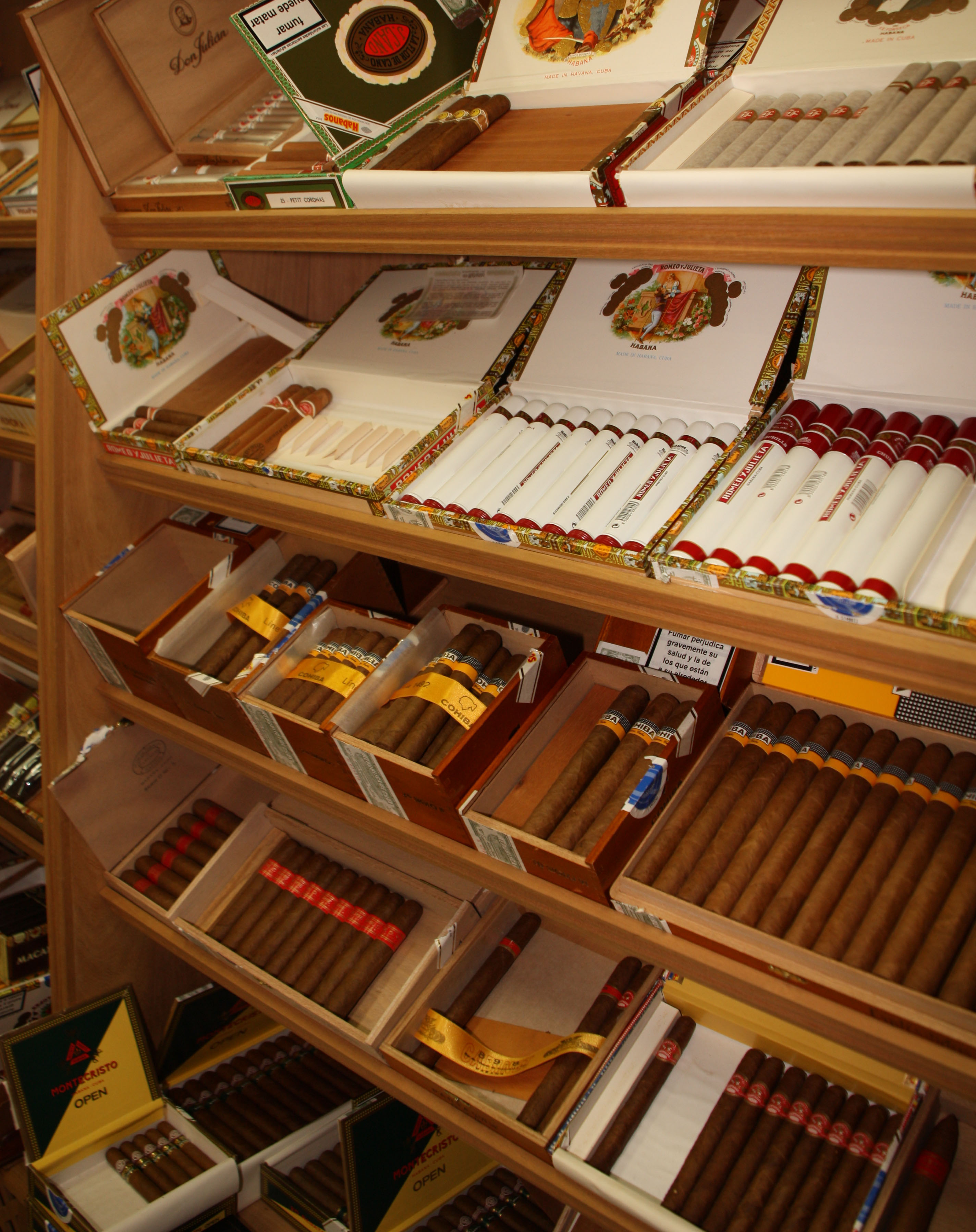 Venta de puros en Padilla 311, Estanco Sagrada Familia